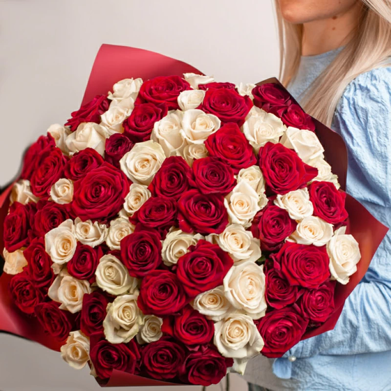 101 красная и белая роза