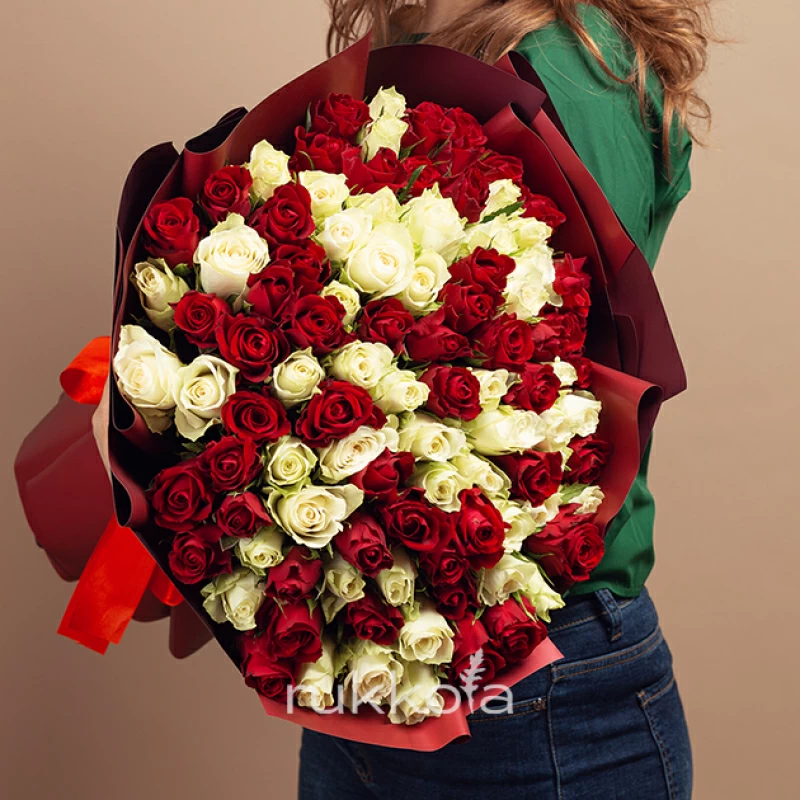 101 красная и белая роза (Кения)