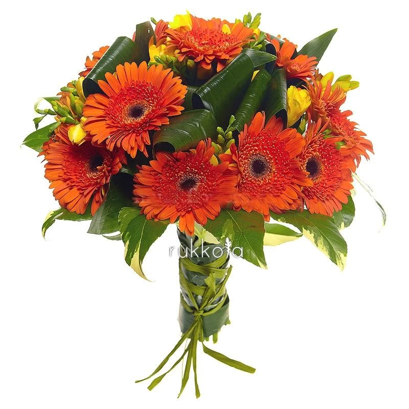 Букет с оранжевыми герберами и фрезиями