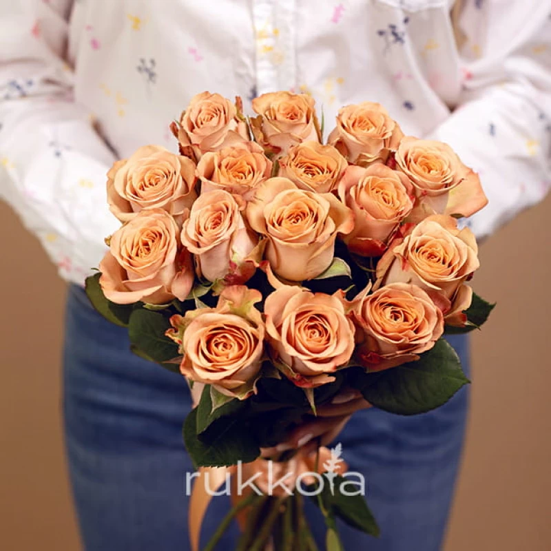 15 роз Капучино