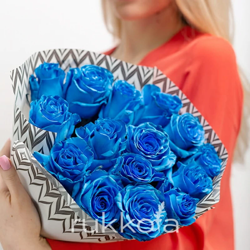 15 синих роз
