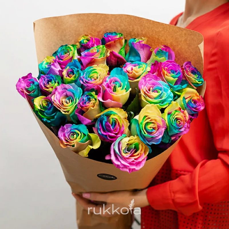 25 радужных роз