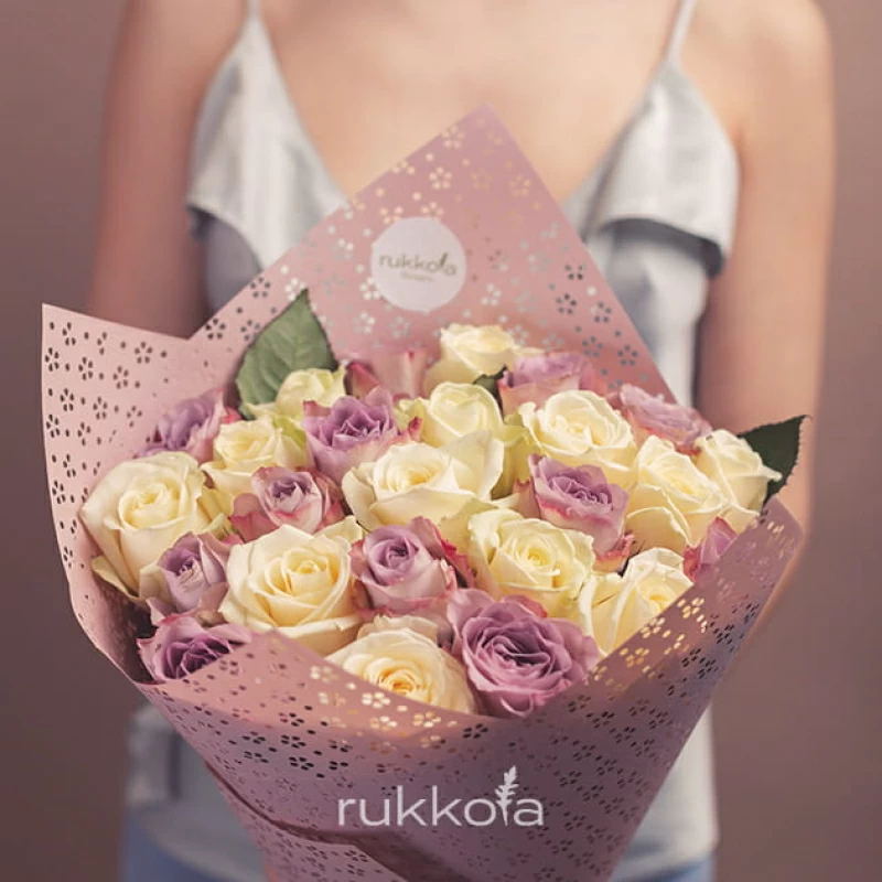 21 белая и лиловая роза