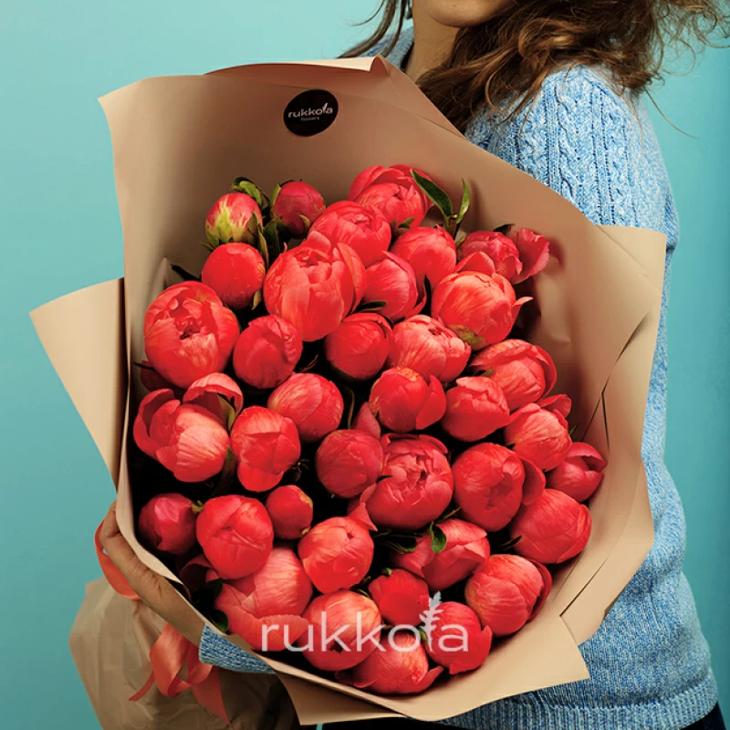 25 коралловых пионов