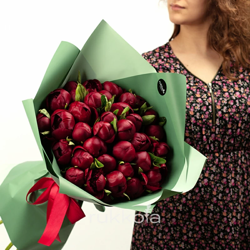 21 бордовый пион