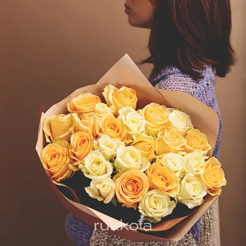 21 белая и кремовая роза