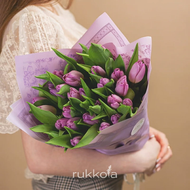 25 лавандовых тюльпанов