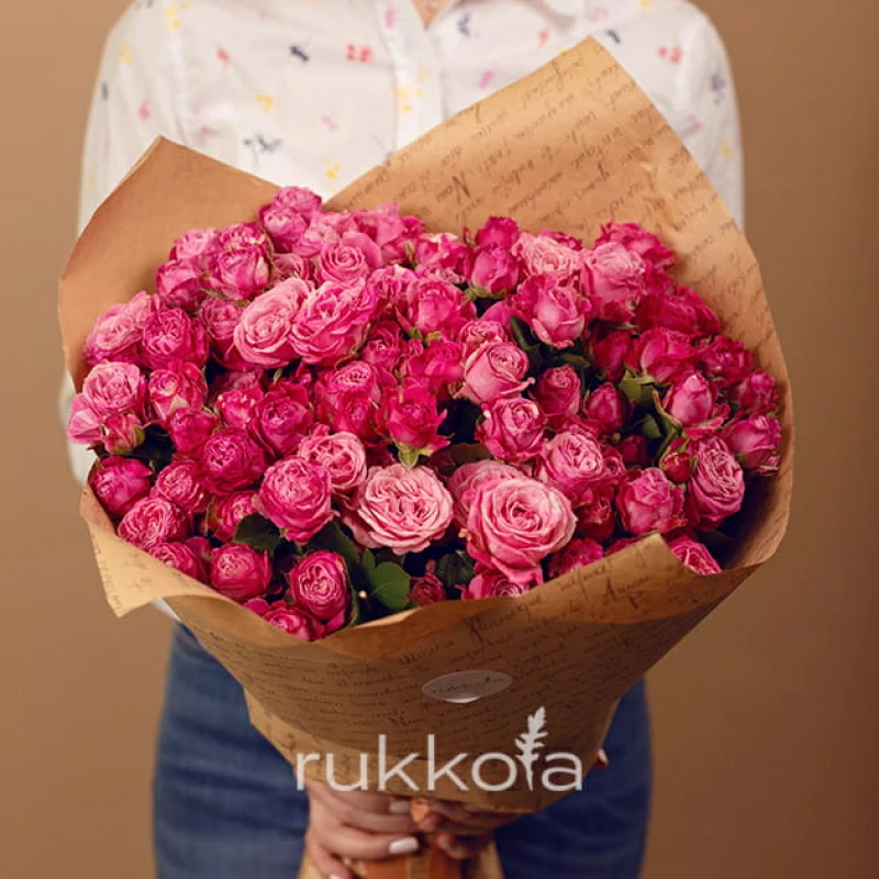 25 розовых кустовых роз