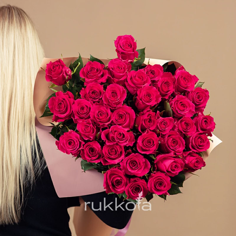 35 малиновых роз Пинк Флоид (Эквадор)
