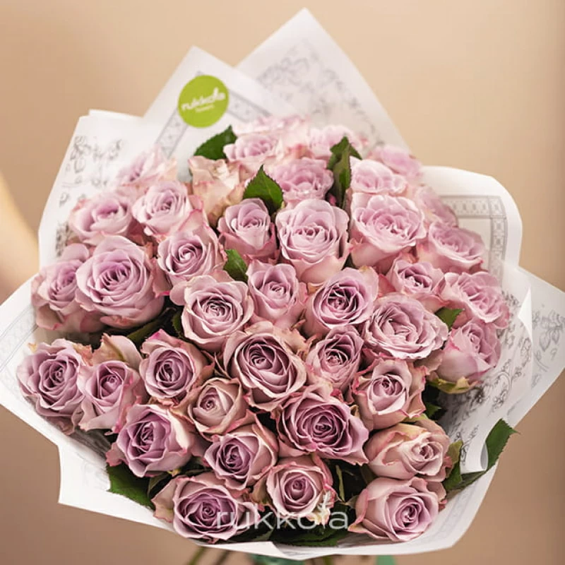 35 лиловых роз