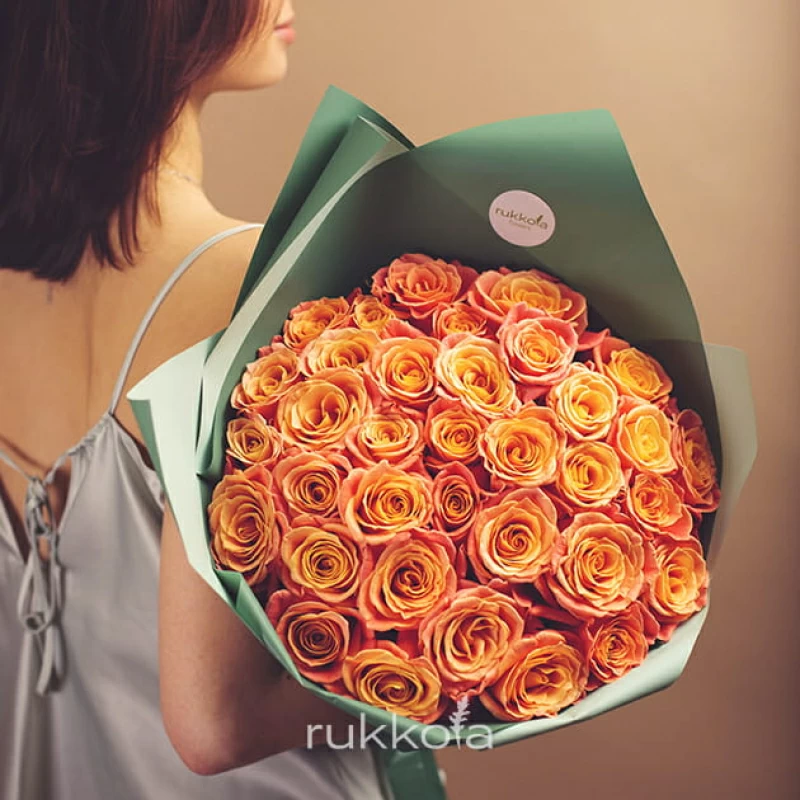 35 персиковых роз