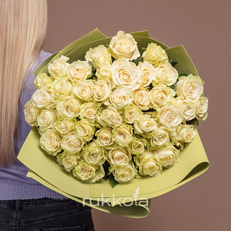 45 белых роз Мондиаль (Эквадор)