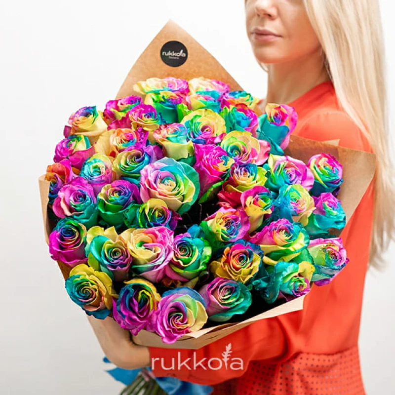 55 радужных роз