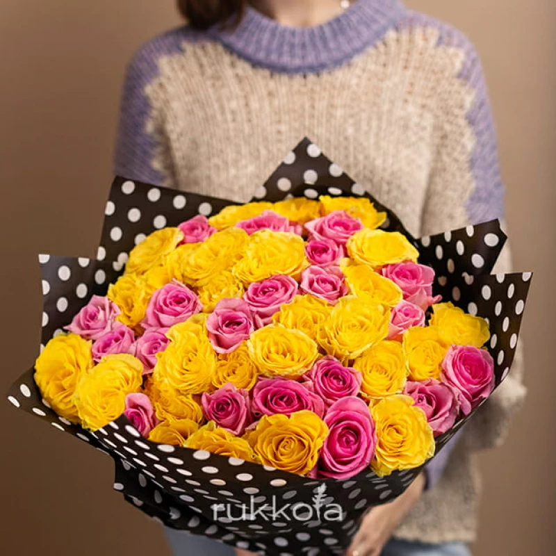 51 желтая и розовая роза