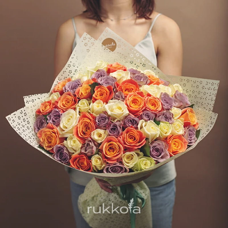 51 белая, лиловая и персиковая роза