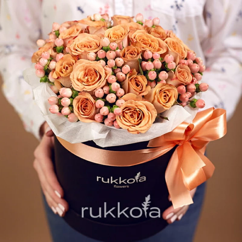 Букет из роз Капучино в шляпной коробке