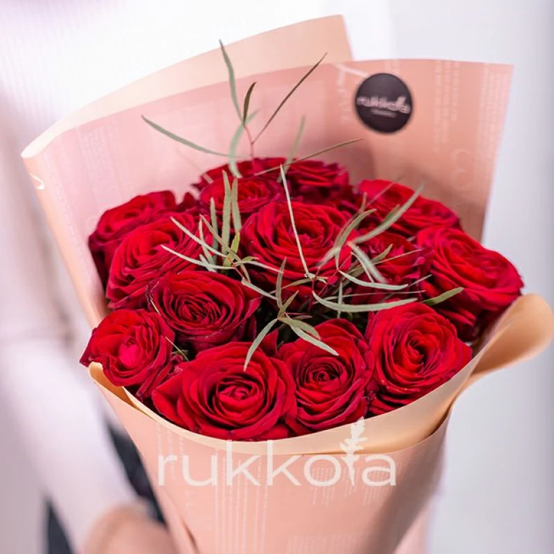 15 красных роз