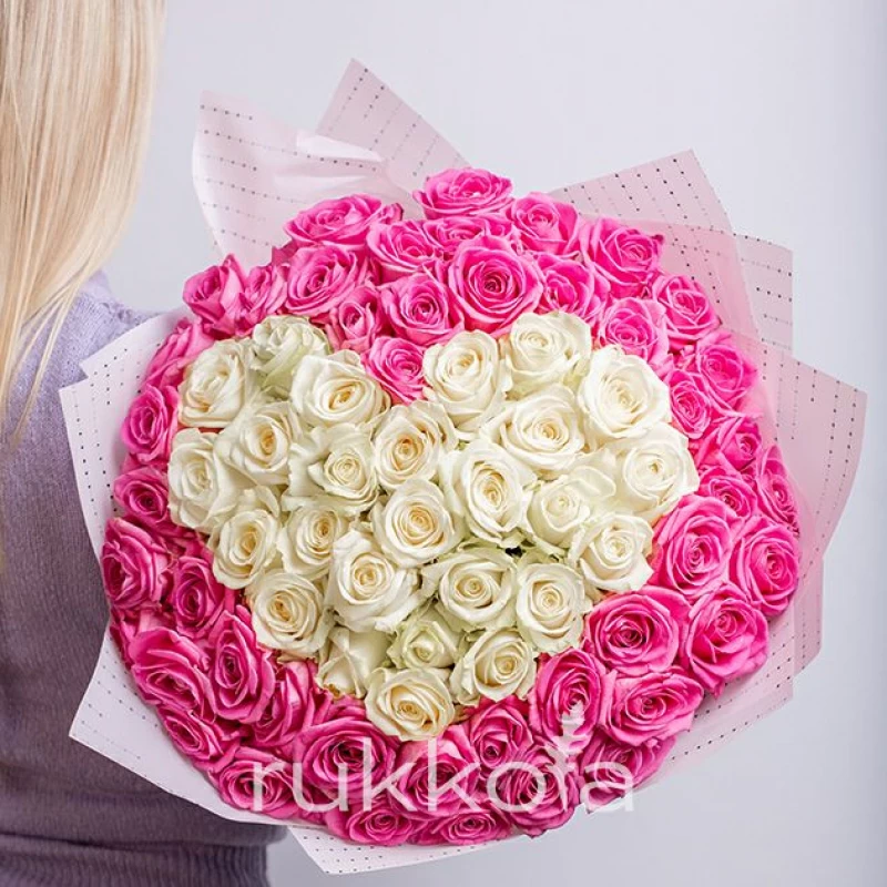 101 роза - белое сердце на розовом фоне