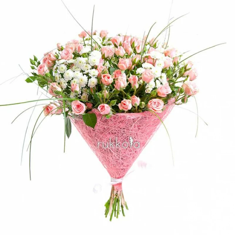 Сборный букет с хризантемой и кустовыми розами