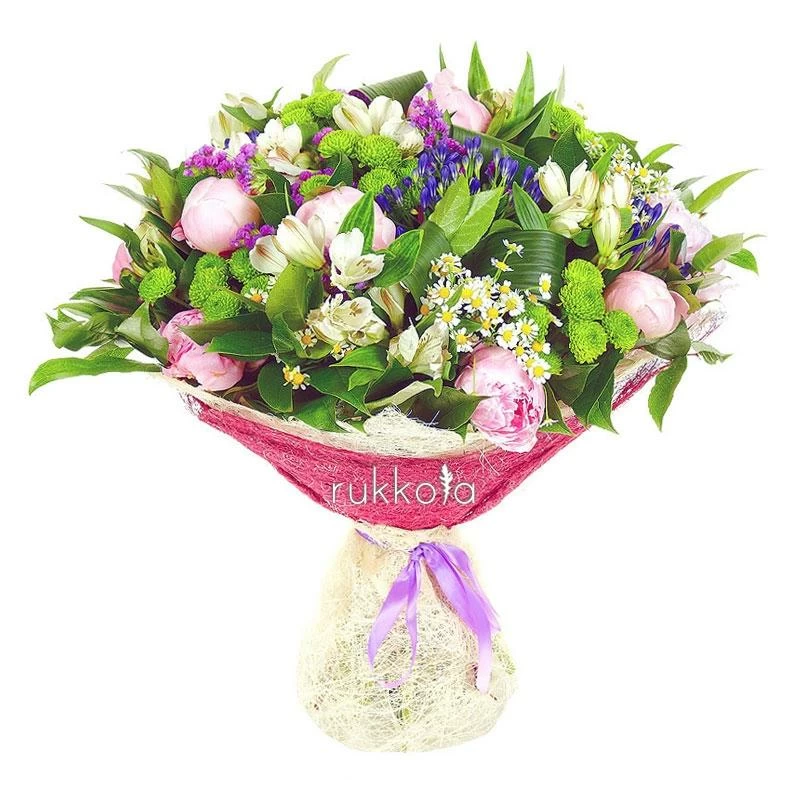 Букет с пионами и ромашками