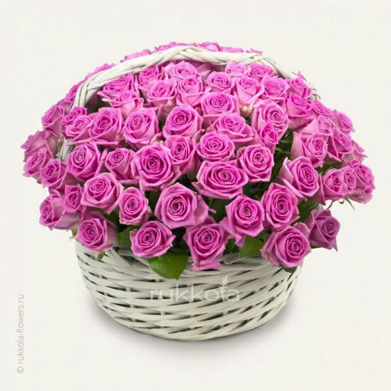 101 розовая роза в корзине