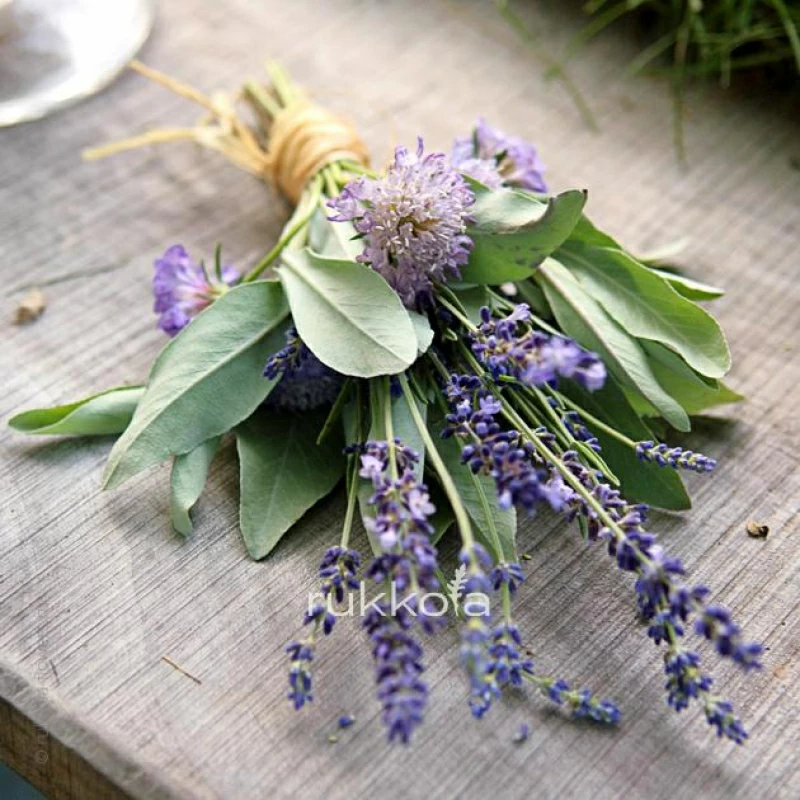 Свадебный букет лаванды с зеленью