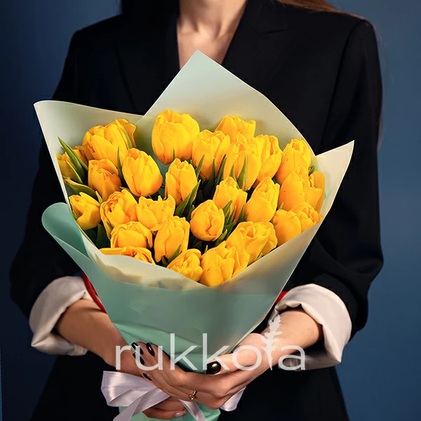 25 желтых тюльпанов