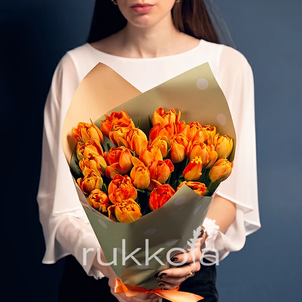 25 оранжевых тюльпанов