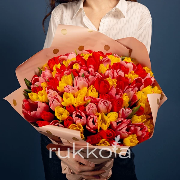 101 красный, желтый и розовый тюльпан