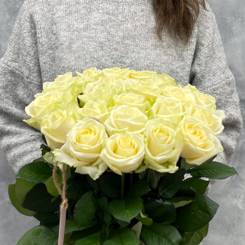 25 премиальных Голландских белых роз