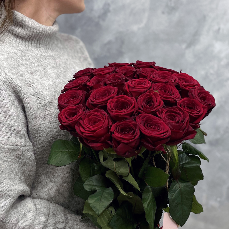 25 премиальных Голландских красных роз